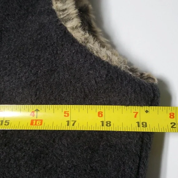 Fjall Wool Blend Faux Fur Vest Womens Size Med Reversible Fuzzy Qarm - Picture 9 of 10